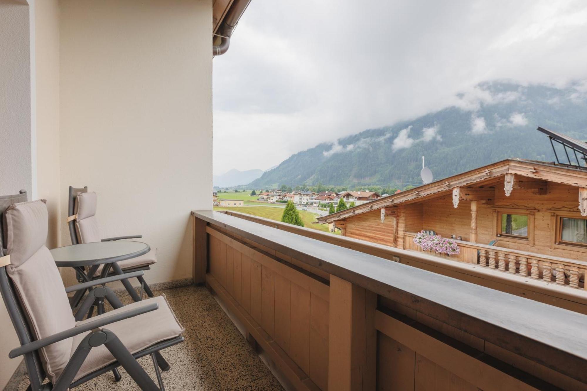 Hin&Weg Das Aparthotel Ried im Zillertal Esterno foto